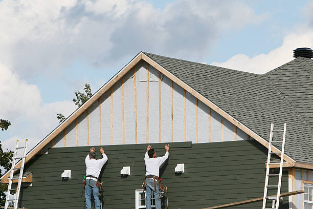 Professional Siding technician working in Branchville, VA
